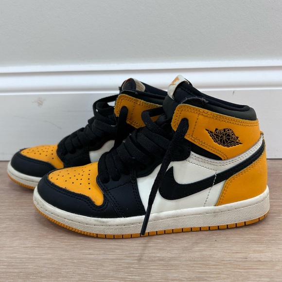 Nike Air Jordan Retro Black Sail High OG Yellow Toe Taxi
